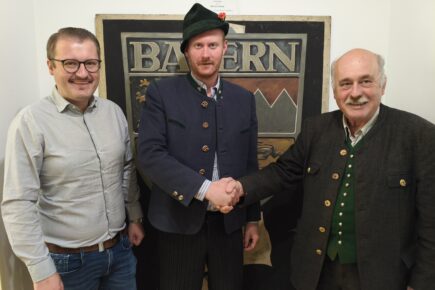 Bezirksrat Christian Zeininger tritt bei den FW aus und in die Bayernpartei ein