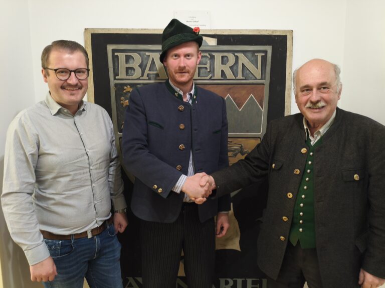 Bezirksrat Christian Zeininger tritt bei den FW aus und in die Bayernpartei ein